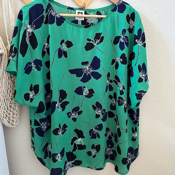 Anne Klein • Floral Blouse - Picture 2 of 6